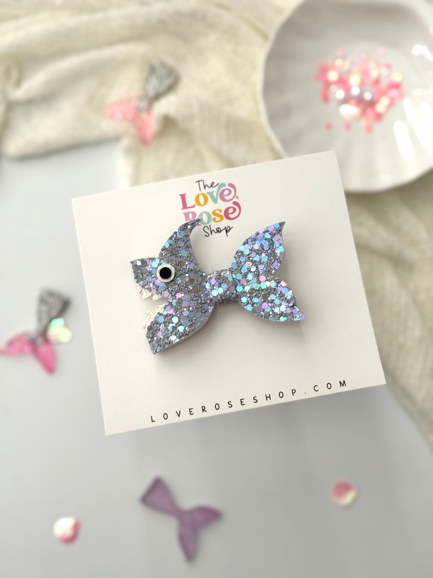 SHARK WEEK CHIC (GRAY)