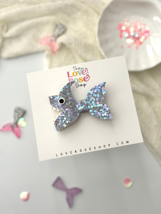 SHARK WEEK CHIC (GRAY)