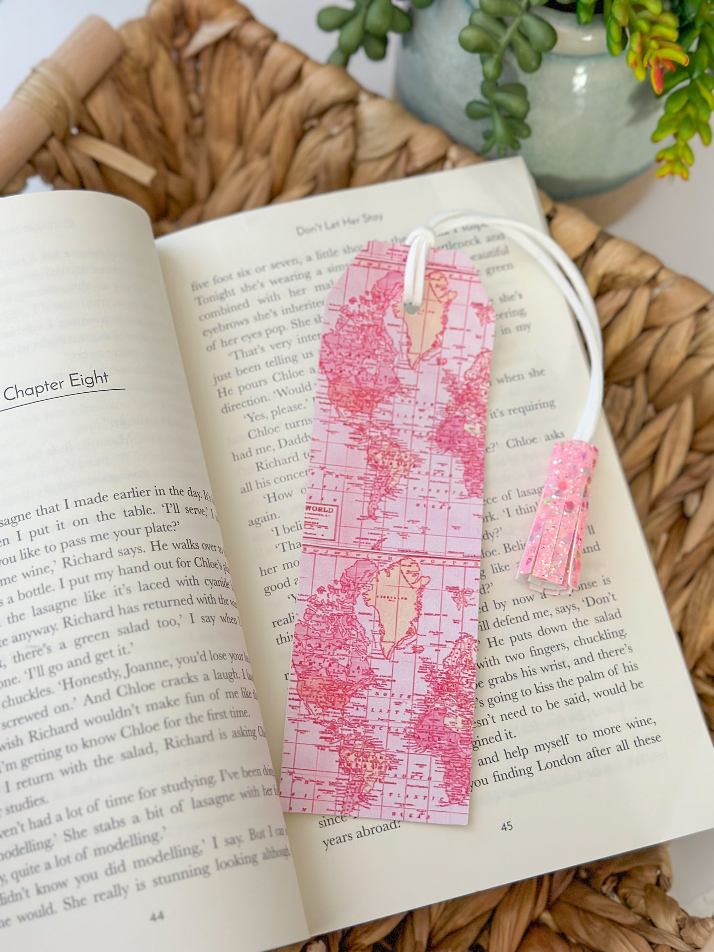 WORLDWIDE BOOKMARK