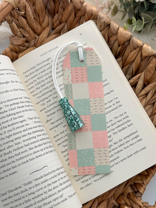 QUILTED BOOKMARK