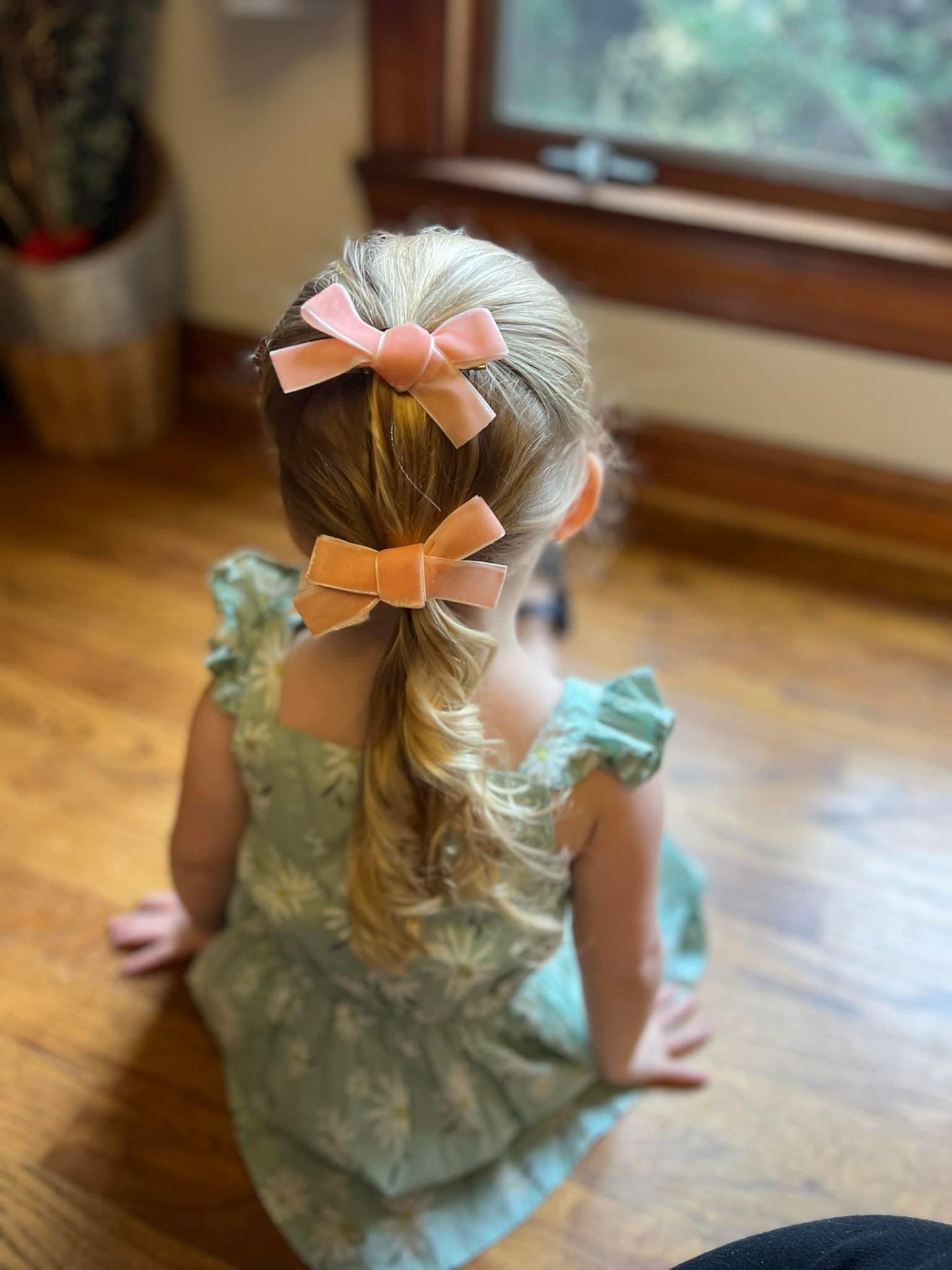 PEACH VELVET BOWS